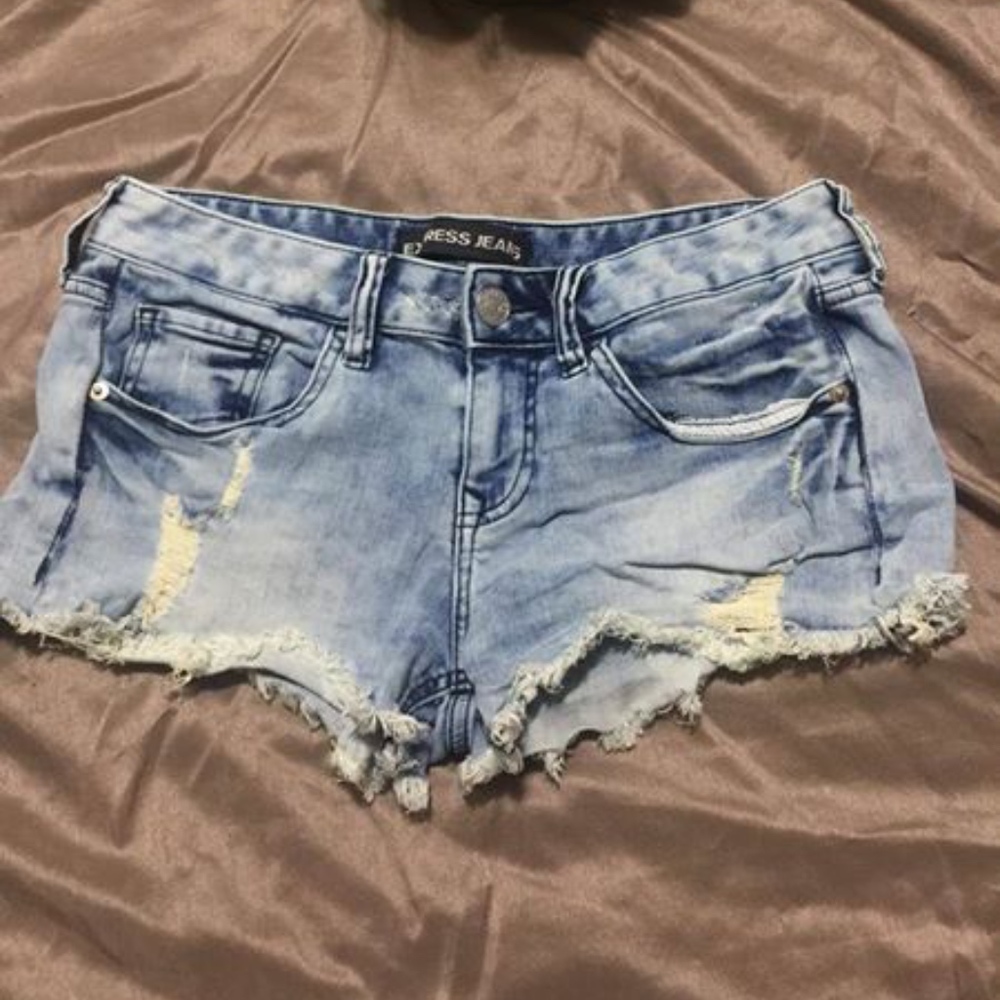 Express shorts Size 4 VGUC